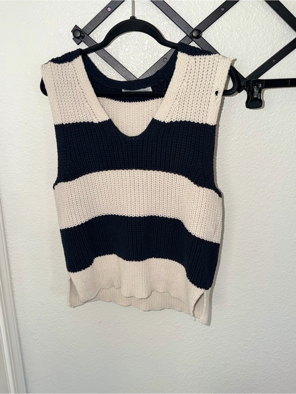 ZARA Striped Knit Sweater Vest Navy Cream Sleeveless V Neck Women’s Medium - Picture 2 of 5